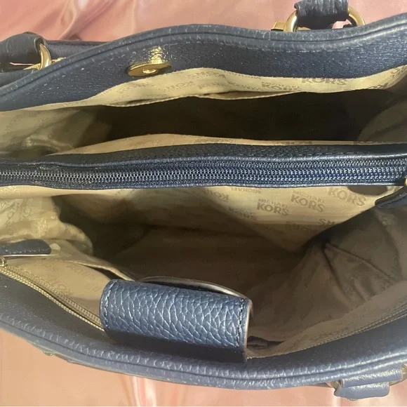 Authentic Michael Kors Purse!!! #041NCOA  Hamilton tote bag. - Picture 6 of 11